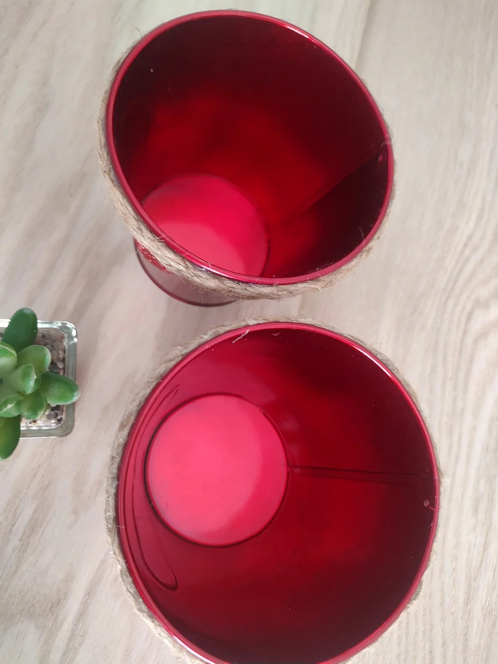 Red Heart Decorative Metal Bucket Set -
